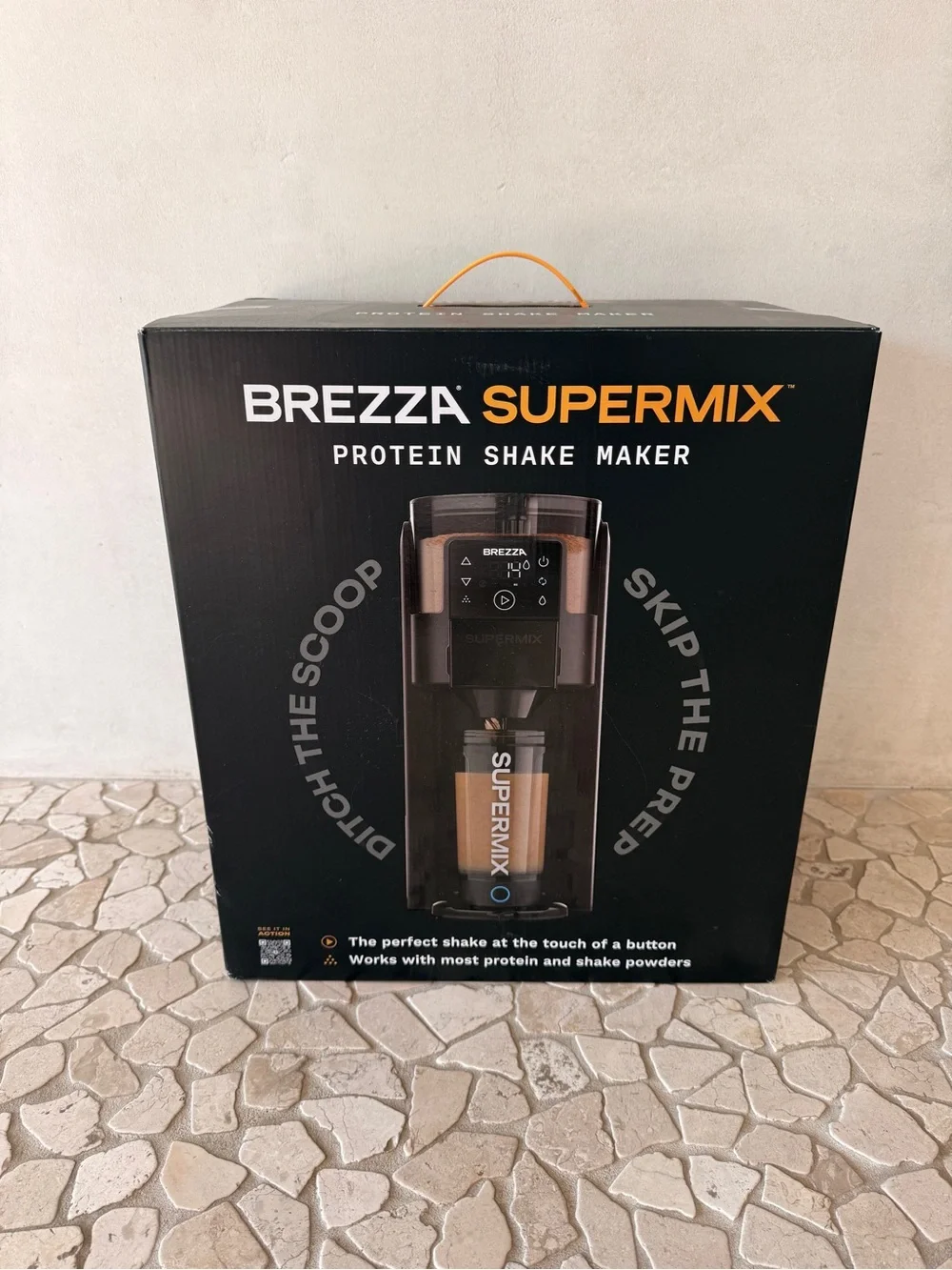 BREZZA SUPERMIX Protein Shake Maker - Black with Orange Accents. New